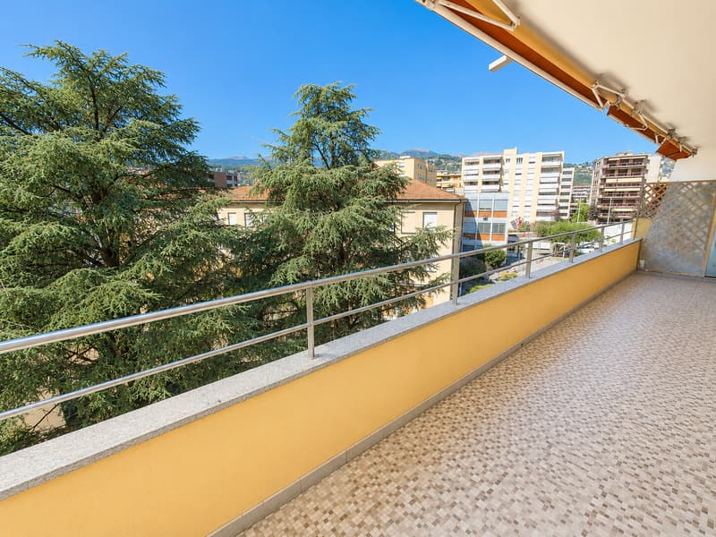 AMPIO 3.5 LOCALI CON GRANDE TERRAZZA IN CENTRO A VIGANELLO (4)