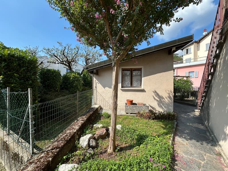 CASA DI 5 LOCALI CON GRANDE MAGAZZINO E GIARDINO A BALERNA (3)