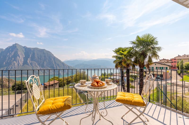 ESCLUSIVA E SPLENDIDA VILLA VISTA LAGO 6.5 LOCALI A PUGERNA (7)