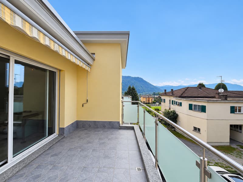 LUMINOSO ATTICO DI 3.5 LOCALI CON TERRAZZA A BIOGGIO (2)