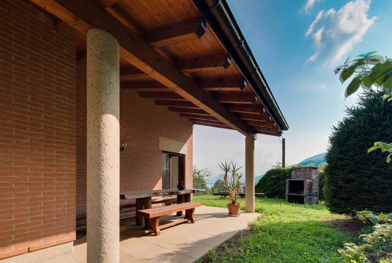 SPLENDIDA VILLA DI 6.5 LOCALI CON GRANDE GIARDINO A BIOGGIO (2)