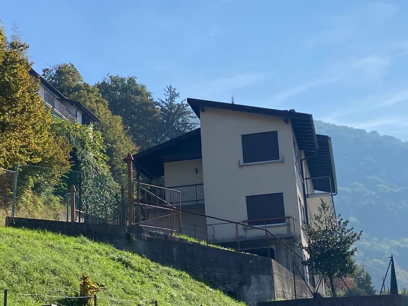 CASA DI 2 APPARTAMENTI CON VISTA PANORAMICA IN VAL DI MUGGIO (10)