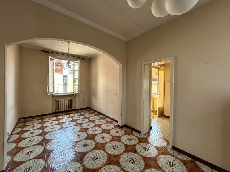 CASA DI 5 LOCALI CON GRANDE MAGAZZINO E GIARDINO A BALERNA (1)
