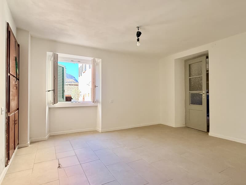 AFFITTASI BELLA DIMORA RIATTATA CON GIARDINO E BOX A PUGERNA (5)