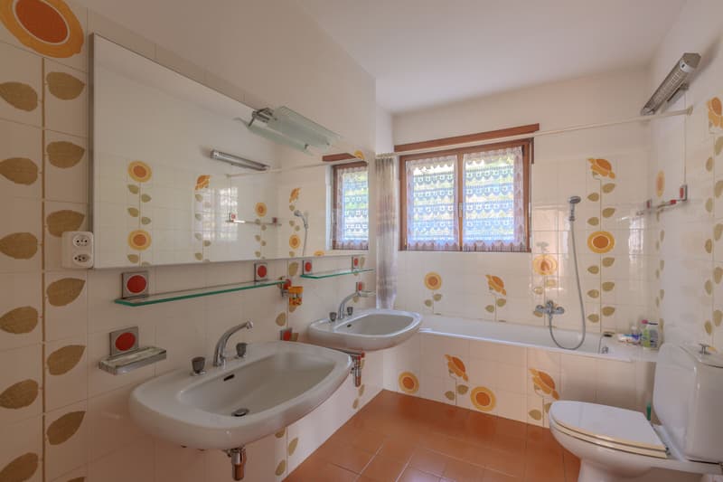 VILLA DI 6.5 LOCALI CON AMPIO GIARDINO E PRIVACY A CORTEGLIA (8)