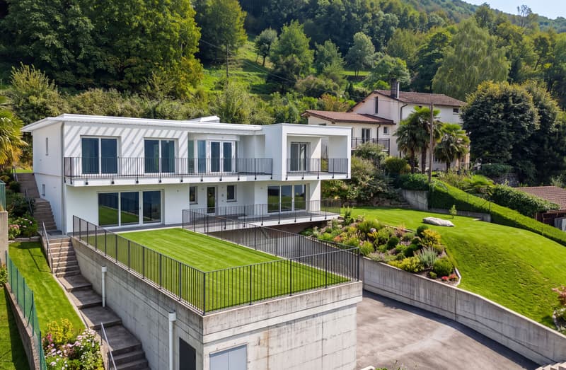 ESCLUSIVA E SPLENDIDA VILLA VISTA LAGO 6.5 LOCALI A PUGERNA (2)
