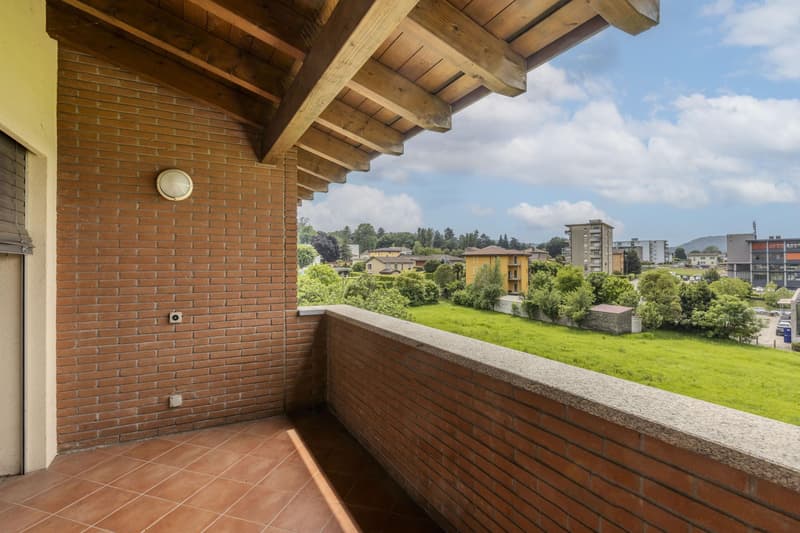 STUPENDO ATTICO 3.5 LOCALI CON VISTA IN CENTRO A MENDRISIO (5)