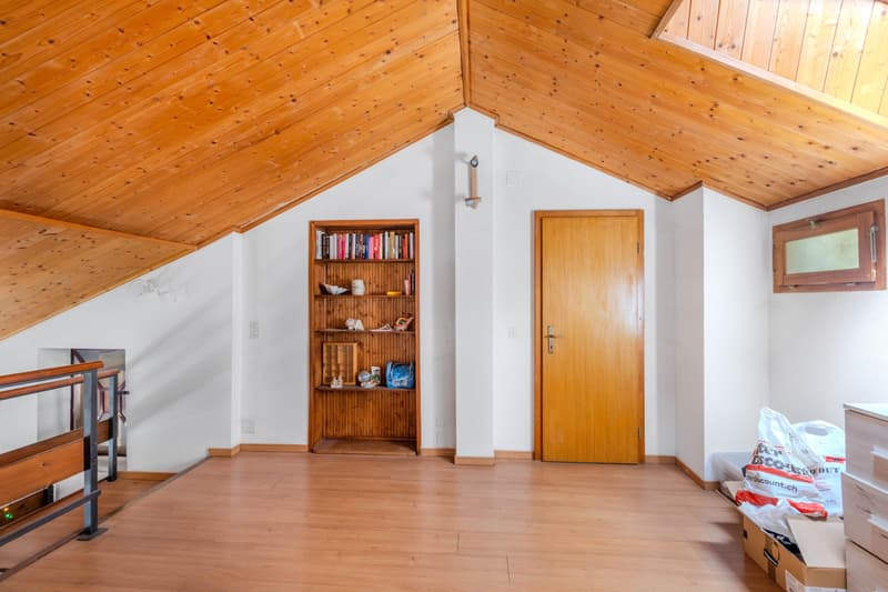 AMPIA E LUMINOSA CASA DI 13 LOCALI NEL VERDE A NOVAZZANO (8)