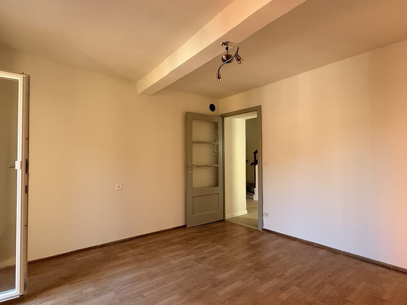 DIMORA DI CHARME CON GIARDINO E GARAGE IN NUCLEO A PUGERNA (6)