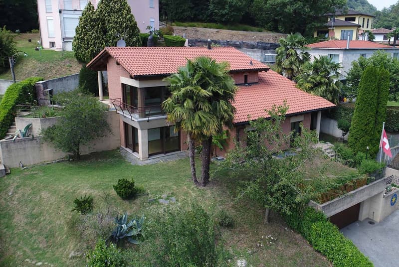 SPLENDIDA VILLA DI 6.5 LOCALI CON GRANDE GIARDINO A BIOGGIO (2)