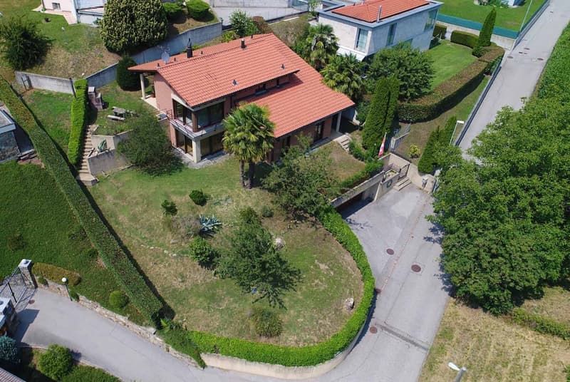 SPLENDIDA VILLA DI 6.5 LOCALI CON GRANDE GIARDINO A BIOGGIO (13)
