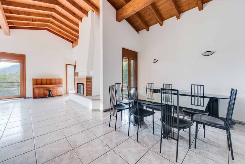 SPLENDIDA VILLA DI 6.5 LOCALI CON GRANDE GIARDINO A BIOGGIO (4)