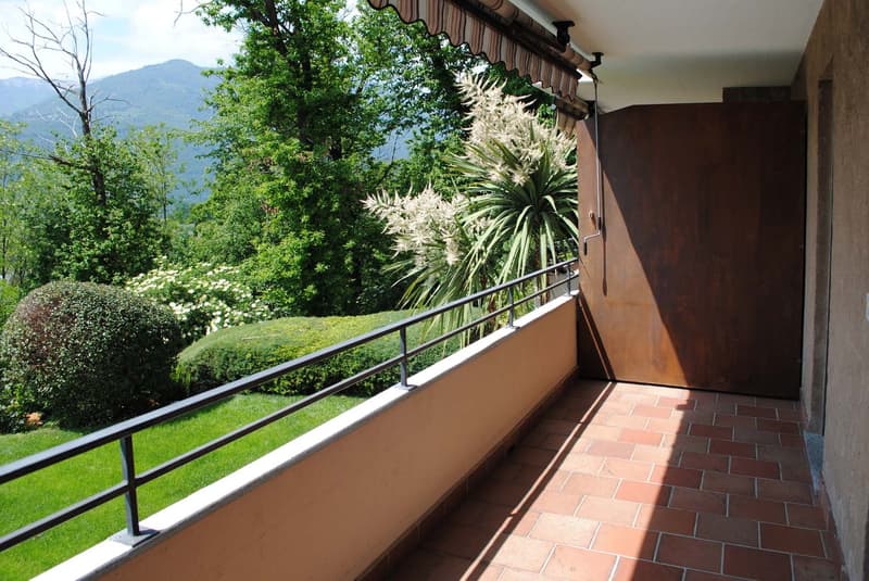 COMODO 2.5 CON TERRAZZA IN RESIDENZA CON PISCINA A COMANO (4)