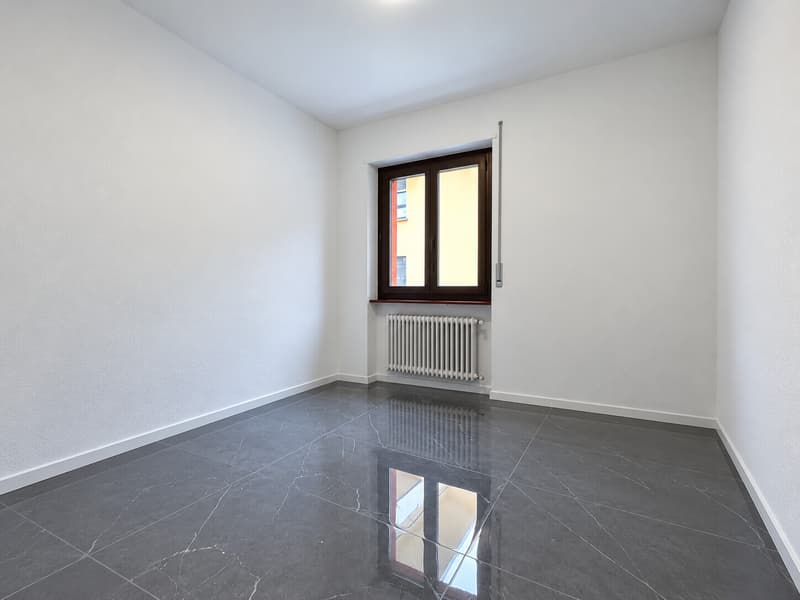 AFFITTASI ATTICO ARREDATO DI 3.5 LOCALI CON BALCONE A LUGANO (12)