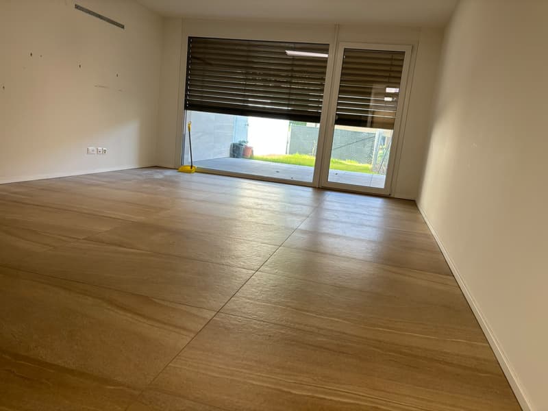 2.5 LOCALI DI RECENTE COSTRUZIONE CON GIARDINO A BALERNA (3)