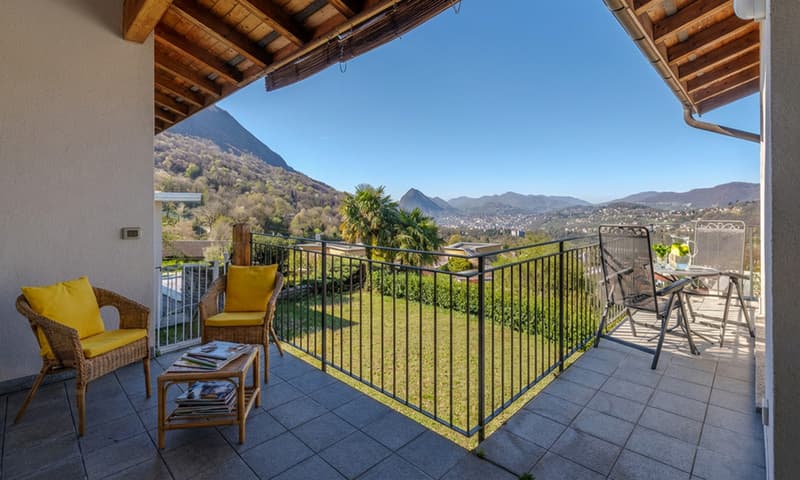 VILLA UNI/BIFAMILIARE 6.5 CON GRANDE GIARDINO A CADRO (2)