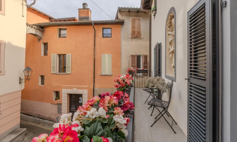 STUPENDA E AMPIA VILLA DI CHARME DI 5.5 LOCALI A MELIDE (7)