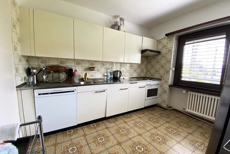 CASA BIFAMILIARE 8.5 LOCALI CON TERRENO EDIFICABILE A LAMONE (9)