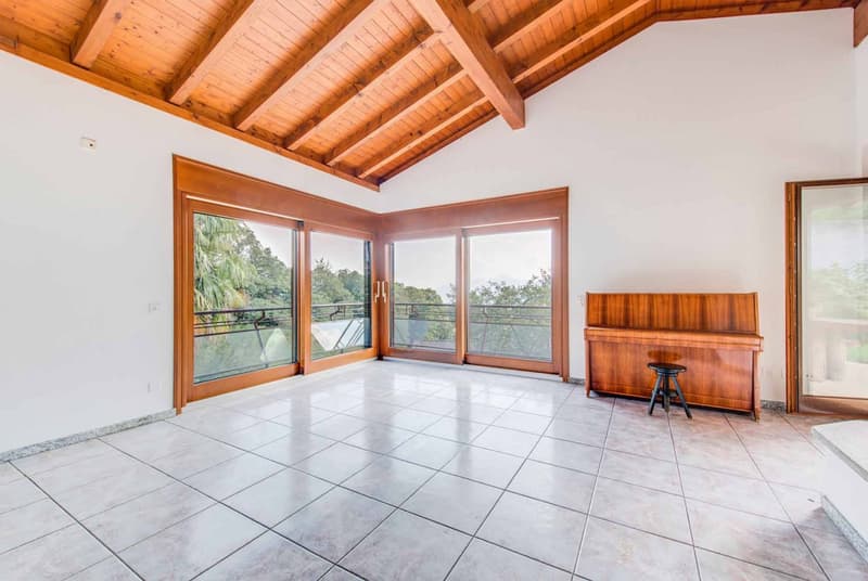 SPLENDIDA VILLA DI 6.5 LOCALI CON GRANDE GIARDINO A BIOGGIO (7)