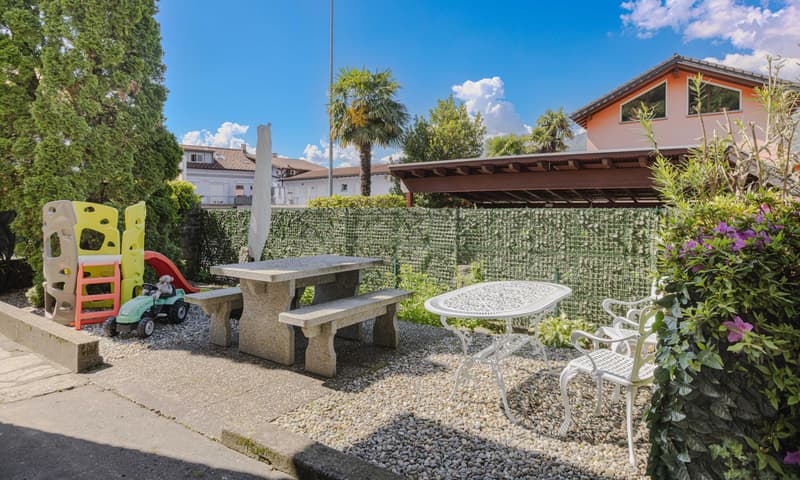 AFFASCINANTE VILLETTA CON AMPIO GIARDINO PRIVATO A CADENAZZO (13)