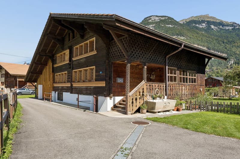 Wunderschön kernsaniertes 6 Zimmer Einfamilienhaus mit weitläufigem Garten (2)