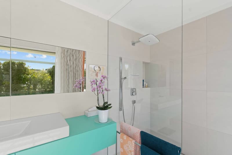 En-suite-Bad mit Dusche, Perspektive 2
