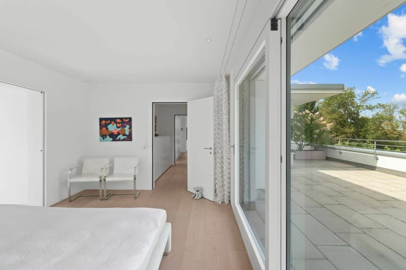 Schlafzimmer mit direktem Zugang zum En-suite-Bad, Perspektive 2