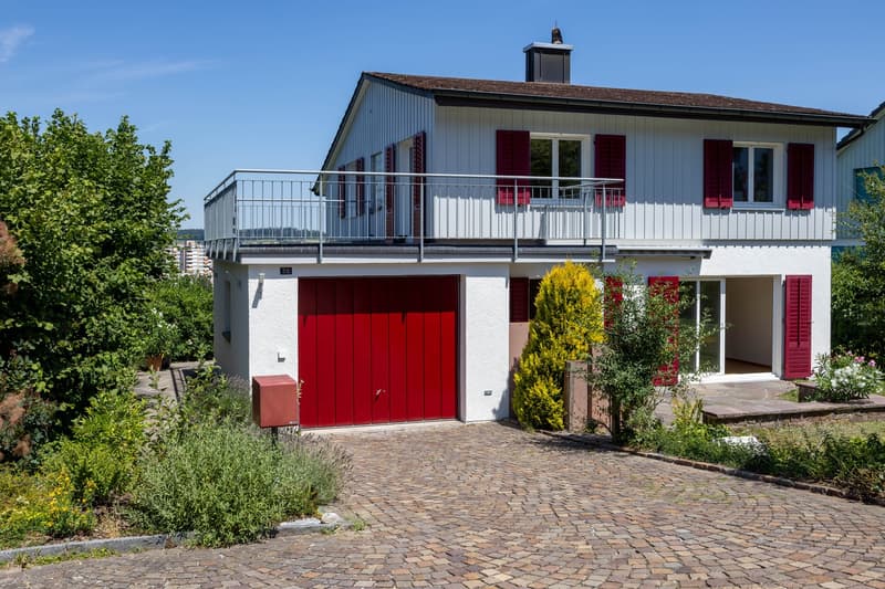 Einfamilienhaus mit Umschwung und unverbauter Nachbarsparzellen zu vermieten (1)