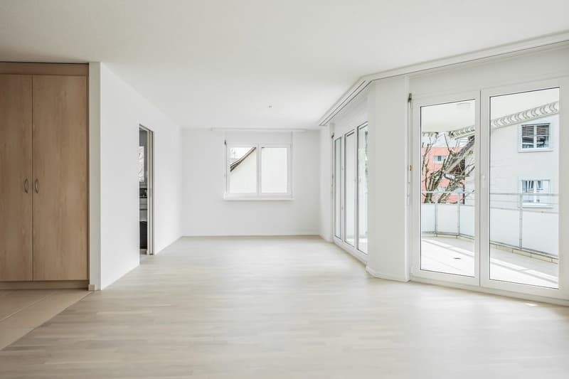 Helle Wohnung mit grossem Sonnenbalkon an zentraler Wohnlage (3)