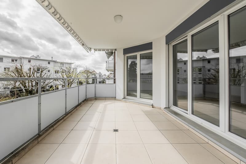 Helle Wohnung mit grossem Sonnenbalkon an zentraler Wohnlage (2)