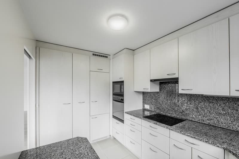 Helle Wohnung mit grossem Sonnenbalkon an zentraler Wohnlage (6)