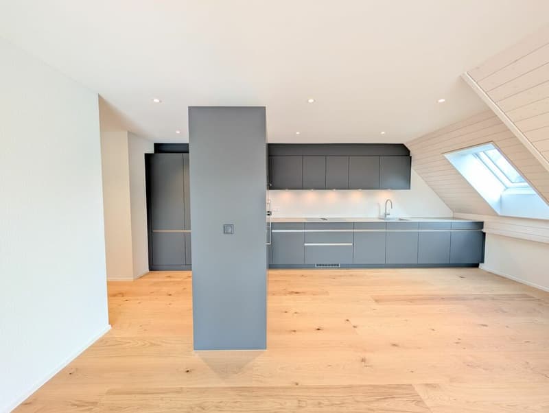 Charming 4.5-room attic maisonette with two sunny balconies (7)