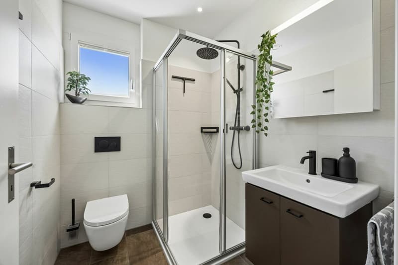 Badezimmer mit Dusche