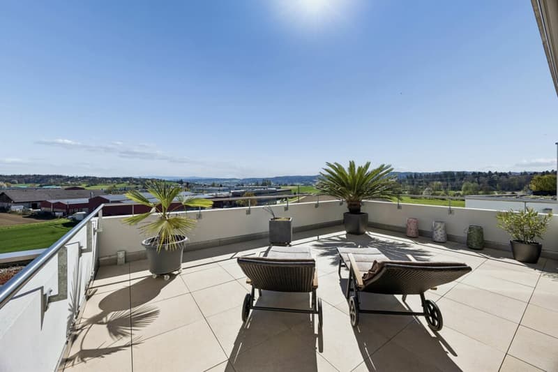 Grosse Terrasse mit wunderschöner Weitsicht