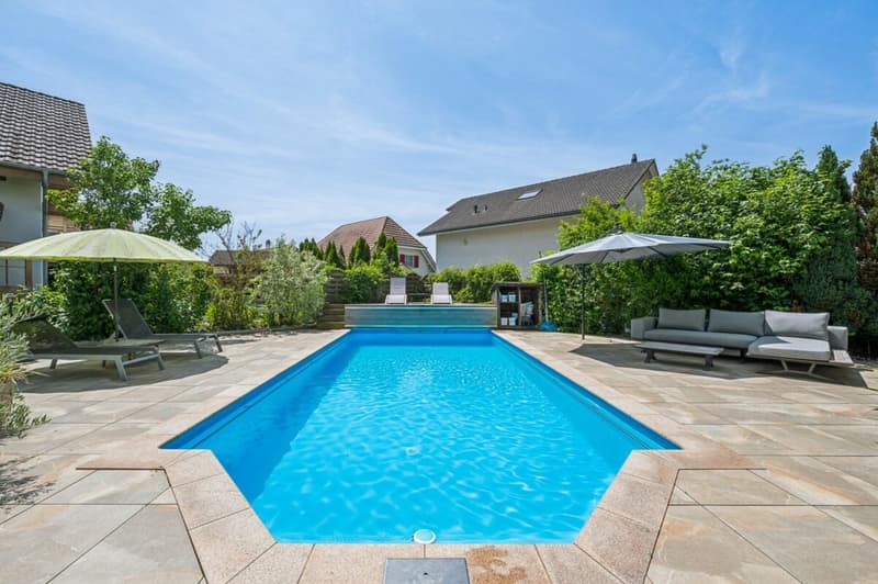 Exklusive Garten-Oase mit Pool und Liegezonen