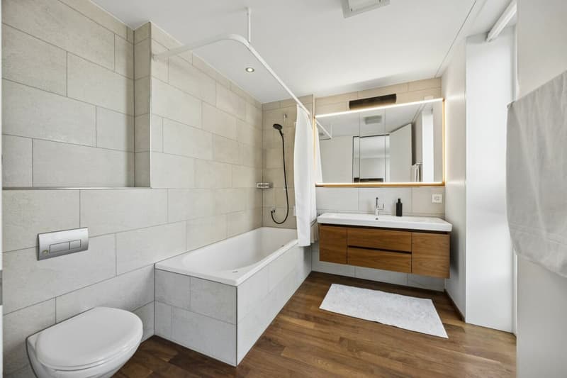 Badezimmer mit Badewanne