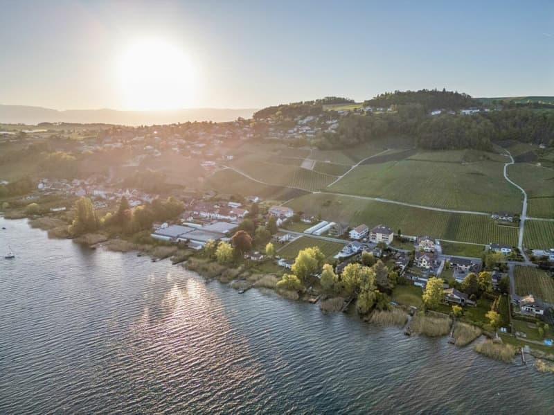 Drohnenaufnahme bei Sonnenuntergang