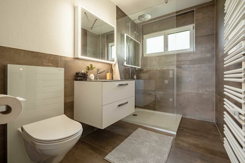 Badezimmer mit Dusche
