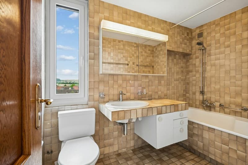 Badezimmer mit Badewanne