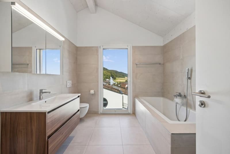Badezimmer mit Badewanne