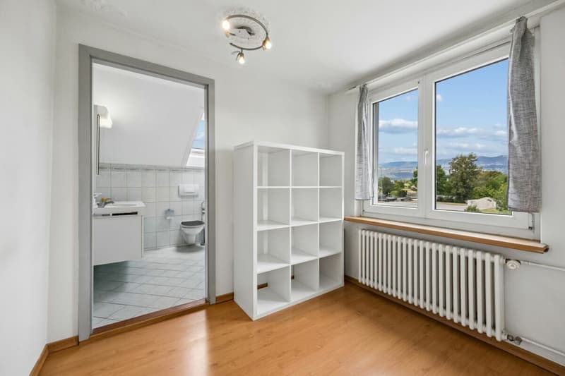 Vorplatz mit Zugang zum Badezimmer