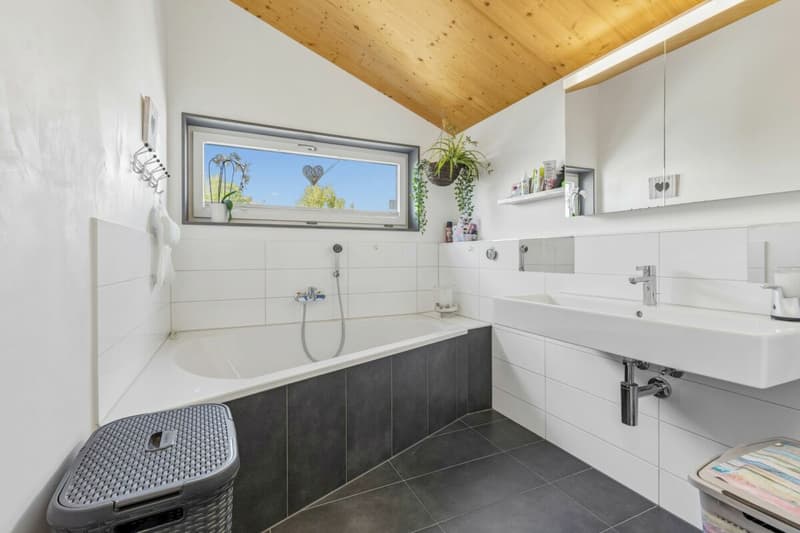 Badezimmer mit Badewanne