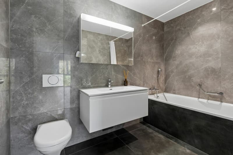 Badezimmer mit Badewanne