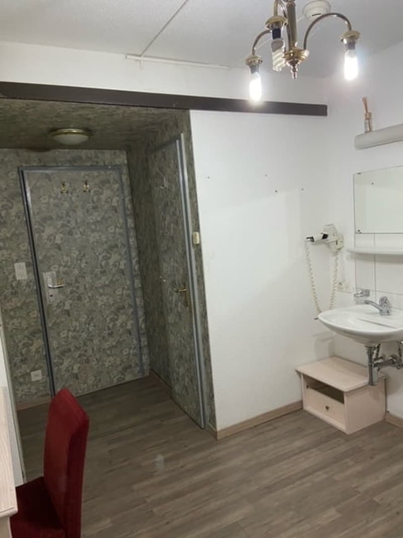 Affordable and furnished hotel room for rent (3)