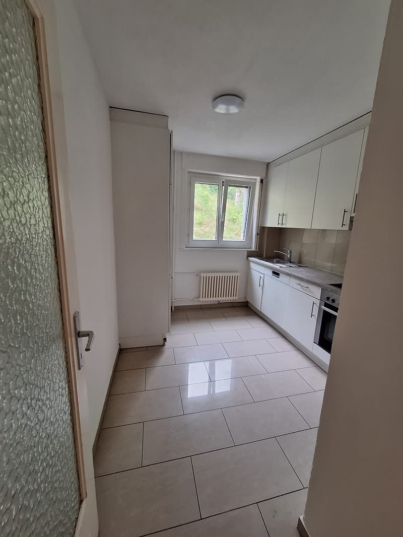 Spacieux appartement 4.5 pièces avec balcon au Locle (9)