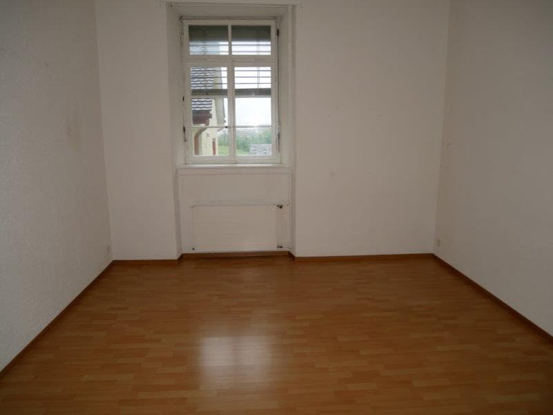 empty room, wooden floor, white walls, window, radiator