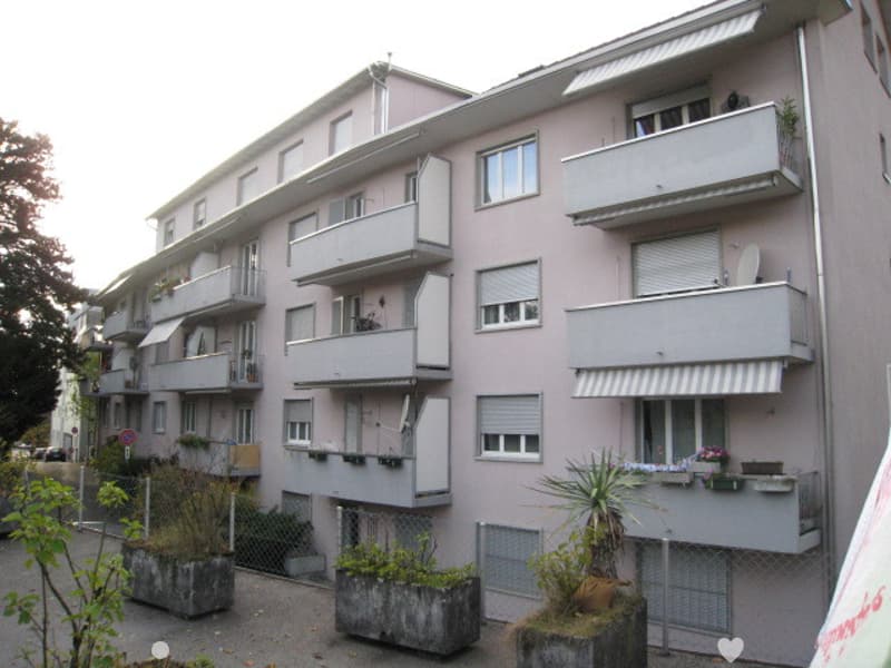 Gemütliche 2-Zimmer-Erdgeschosswohnung mit Balkon in Biel/Bienne (1)