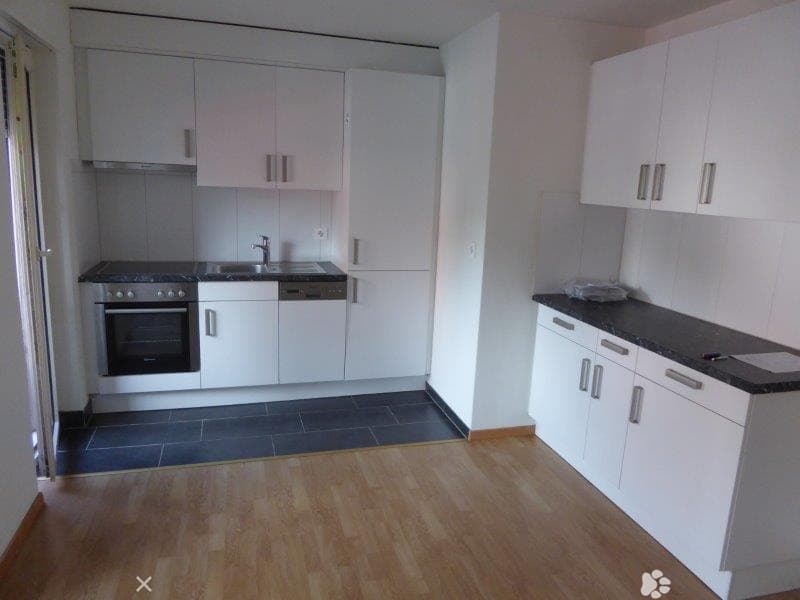Gemütliche 2-Zimmer-Erdgeschosswohnung mit Balkon in Biel/Bienne (2)
