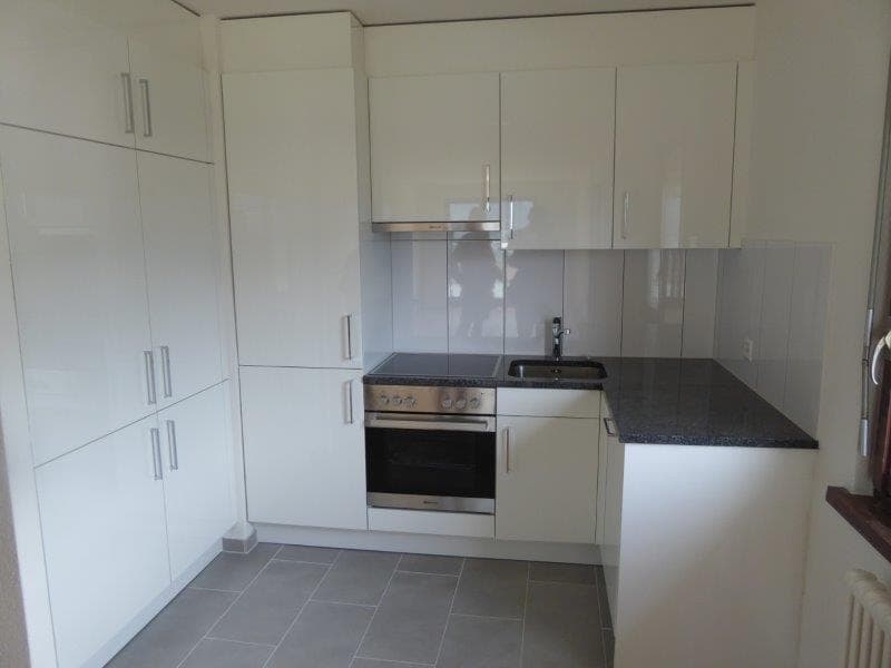 Spacieux appartement de 4 pièces avec balcon et garage à Sierre (4)