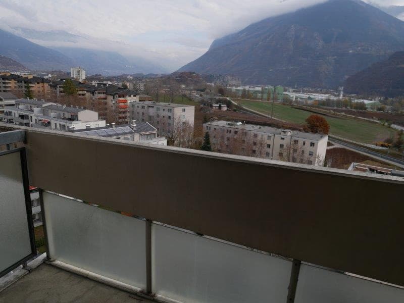 Spacieux appartement de 4 pièces avec balcon et garage à Sierre (15)